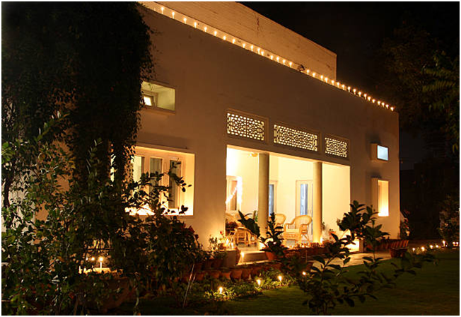 Brighten Up Your Holidays: Magical Light Decorations Made Easy by Professional Installers