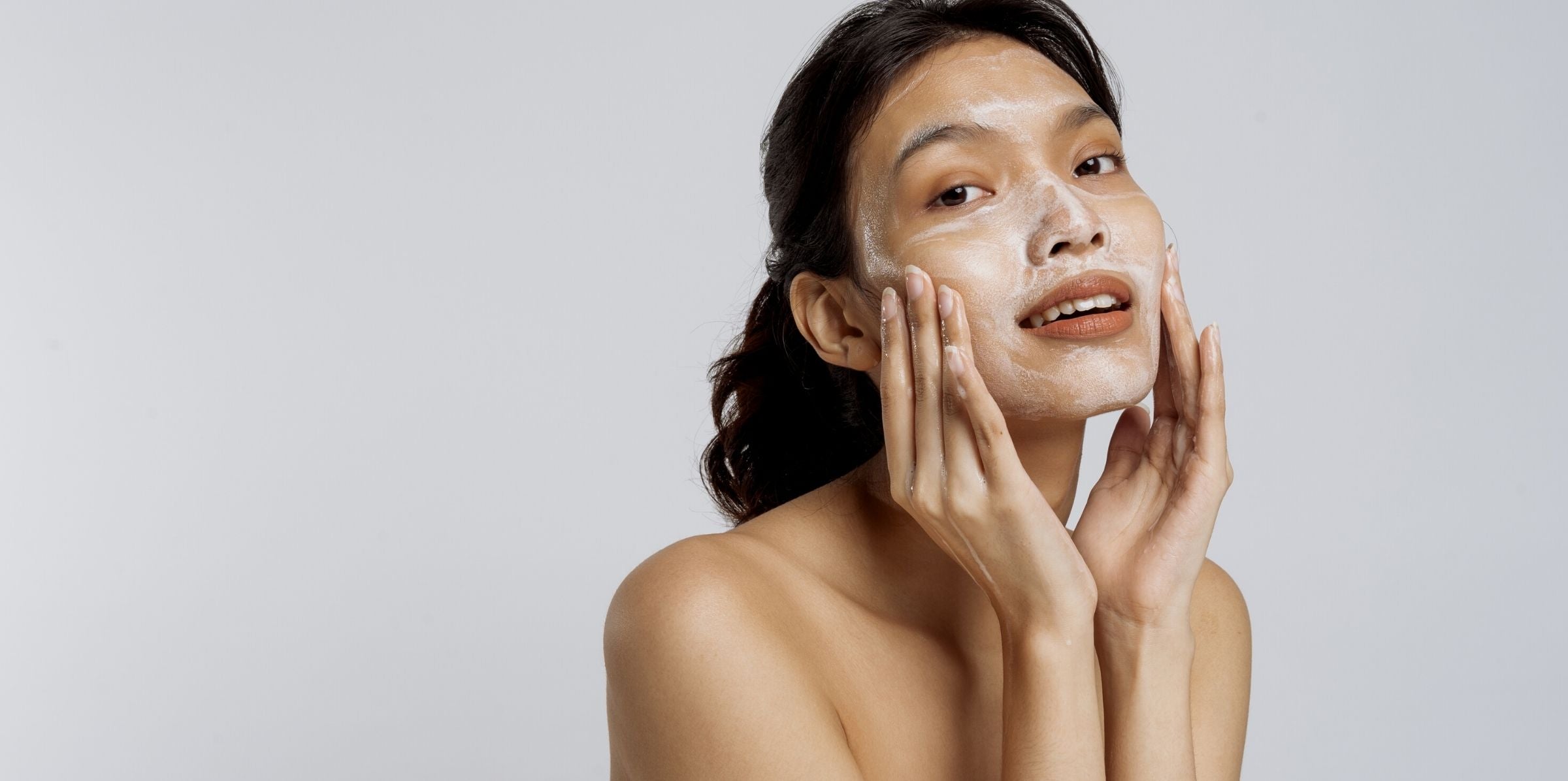 
    

    Skincare 101: Cleansers for Different Skin Types
– DeluxeShop

  